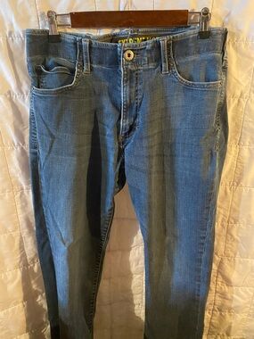 Lee Men’s Extreme Motion Straight Jeans in Medium Blue Wash 34x32